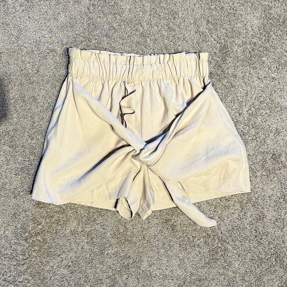 BCBG Shorts - Picture 2 of 3